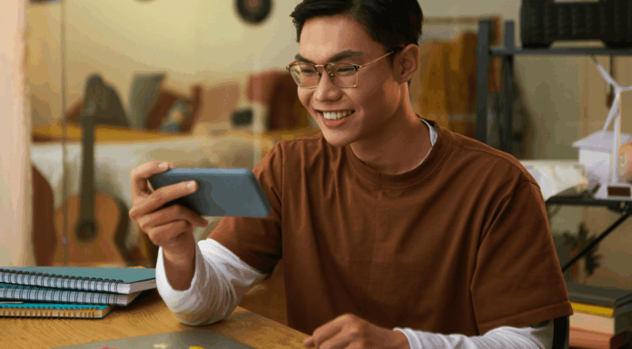 Experts Share: Mobile Broadband And The Future Of Remote Entertainment man-looking-entertained-on-mobile-phone