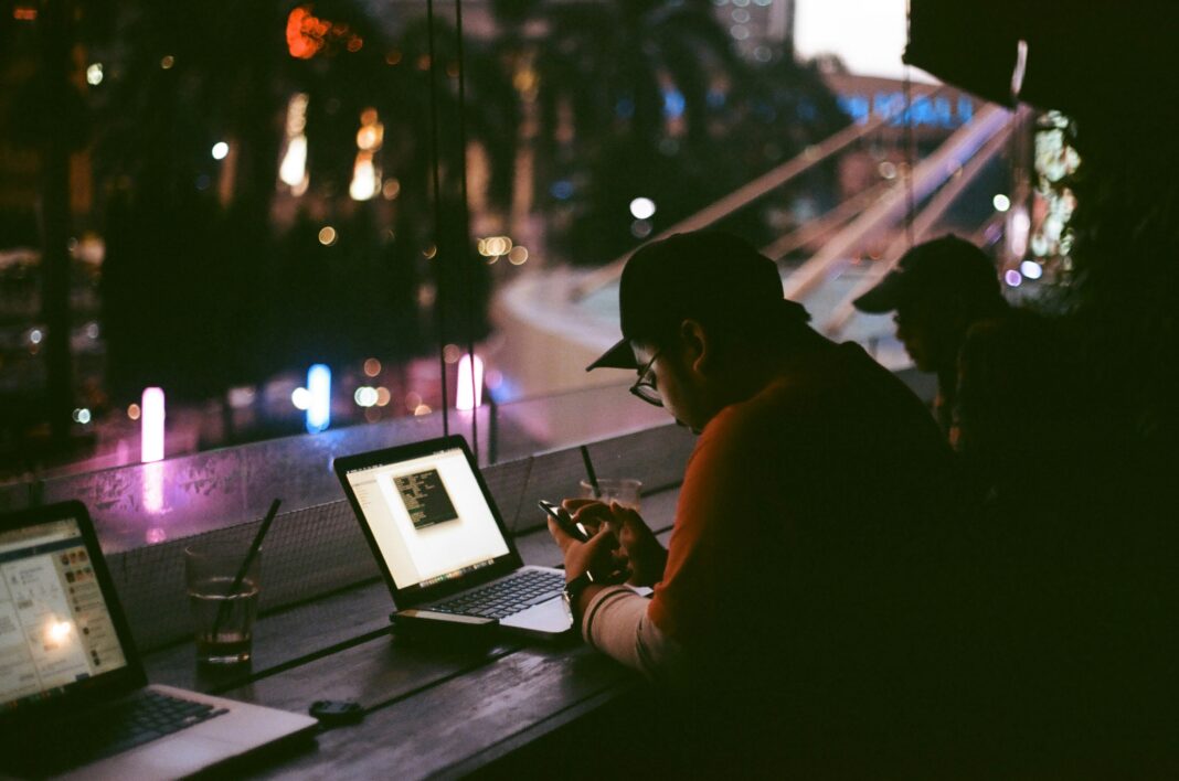 remote-working-at-night