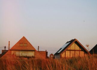 Broadband Considerations When Switching to Solar Power solar-panels-on-home