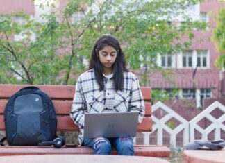 Can I Get Student Discounts on Broadband? student-working-outdoors-on-park-bench