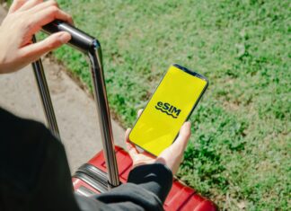 How eSIMs Cut Roaming Costs for Global Teams esim-app-while-travelling