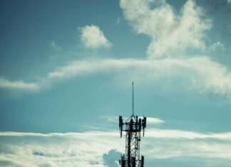 The Pros And Cons Of Broadband Via Satellite large-satellite-tower