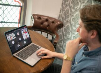 Managing Global Remote Teams Through a Centralised VoIP Platform managing-global-remote-teams-through-a-centralised-voip-platform