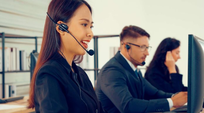 Why Does Choosing a Reliable VoIP Provider Matter voip-providers-helping-customer-service-agents-work